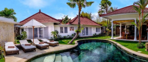 Отель Hevea Villas  Kuta